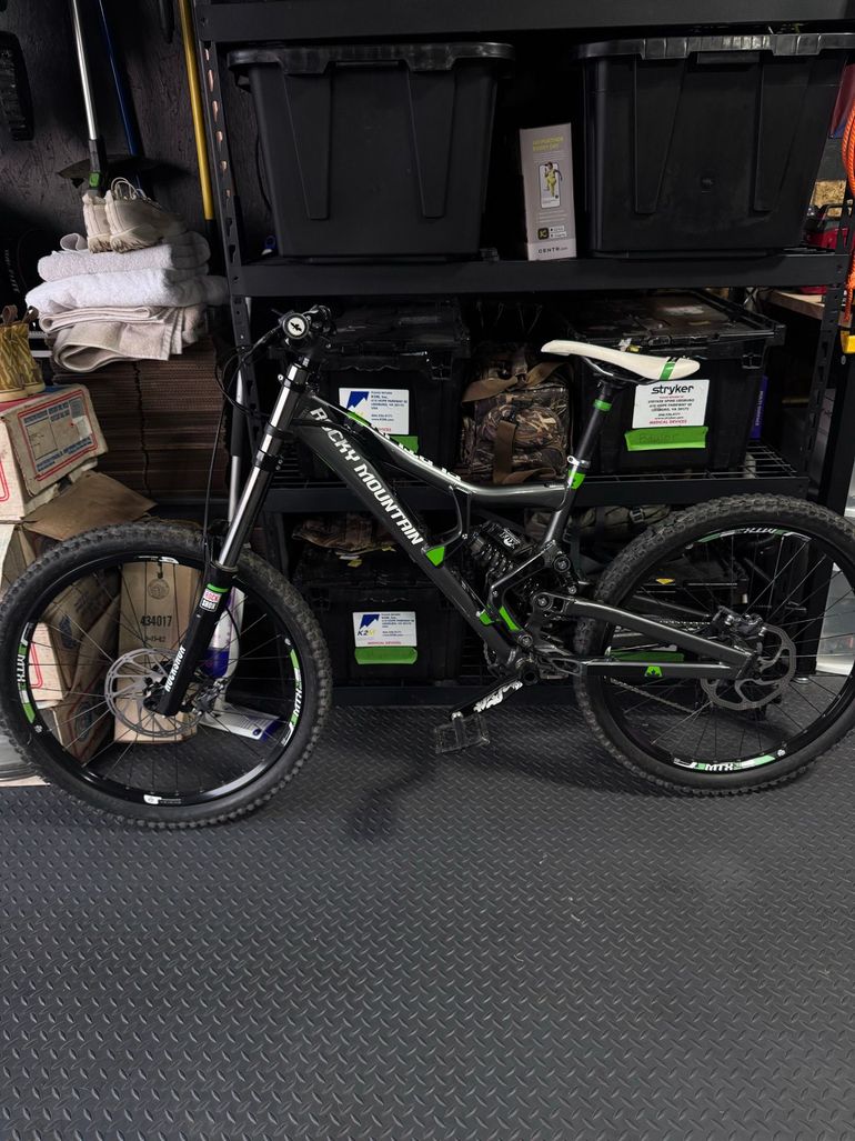 Used Rocky Mountain Flatline Park 2013 2013 Mountainbike, Light Gray, 26 — image 8 of 8