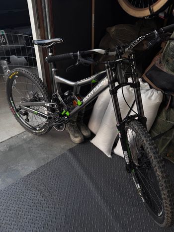 Used Rocky Mountain Flatline Park 2013 2013 Mountainbike, Light Gray, 26 — image 2 of 8