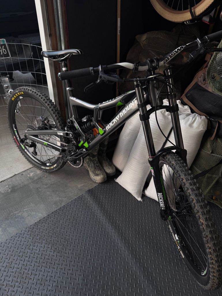 Used Rocky Mountain Flatline Park 2013 2013 Mountainbike, Light Gray, 26 — image 2 of 8