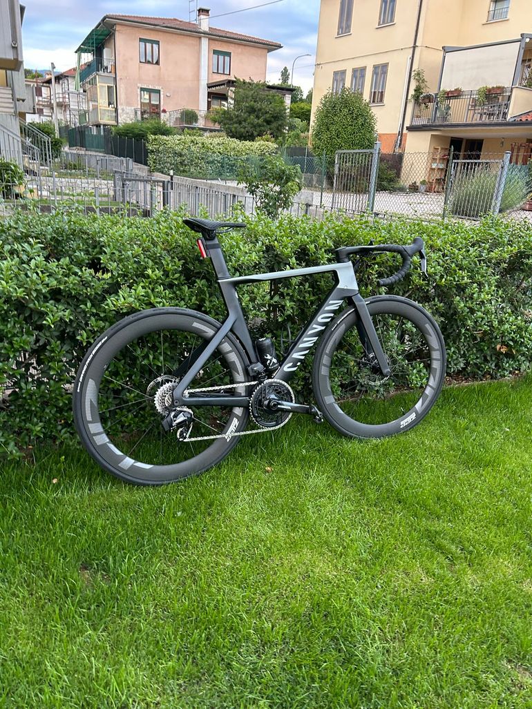Tweedehands Canyon Aeroad CF SL 7 Disc 2022 Frameset 2022 Road & Gravel — afbeelding 2 van 7