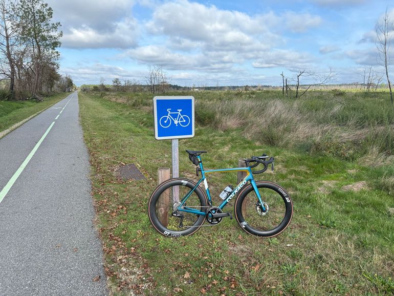 Used Colnago v3 Custom Shimano Ultegra Di2 2023 Road & Gravel, Blue — image 2 of 4