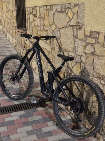Gebrauchtes Canyon Strive CF 9.0 2020 2020 Mountainbike, Schwarz — Bild 3 von 3