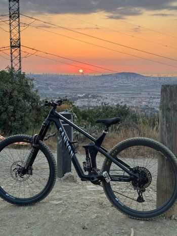 Used Canyon Strive CF 9.0 2020 2020 Mountainbike, Black — image 1 of 6