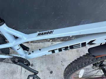 Used Trek Wahoo 24 Trail 2024 2024 Youth, Blue — image 4 of 5