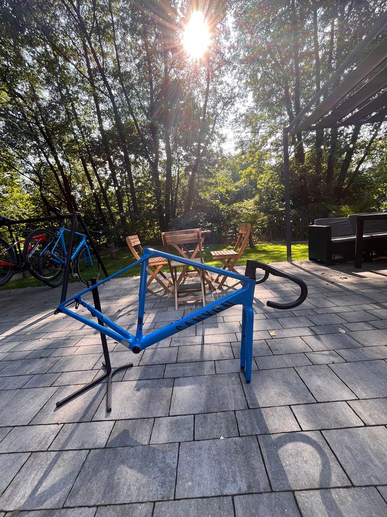 Canyon Ultimate CF SL 8 Disc eTap 2022 Frameset 2022 Road & Gravel usato, Blu — immagine 2 di 5