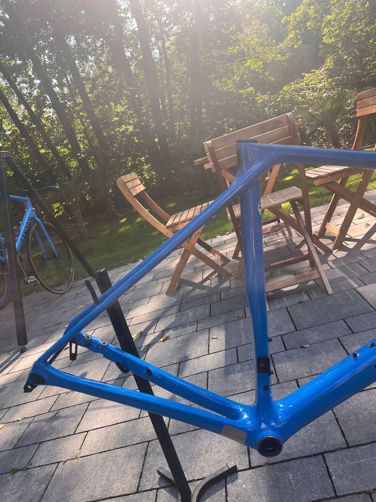 Canyon Ultimate CF SL 8 Disc eTap 2022 Frameset 2022 Road & Gravel usato, Blu — immagine 5 di 5