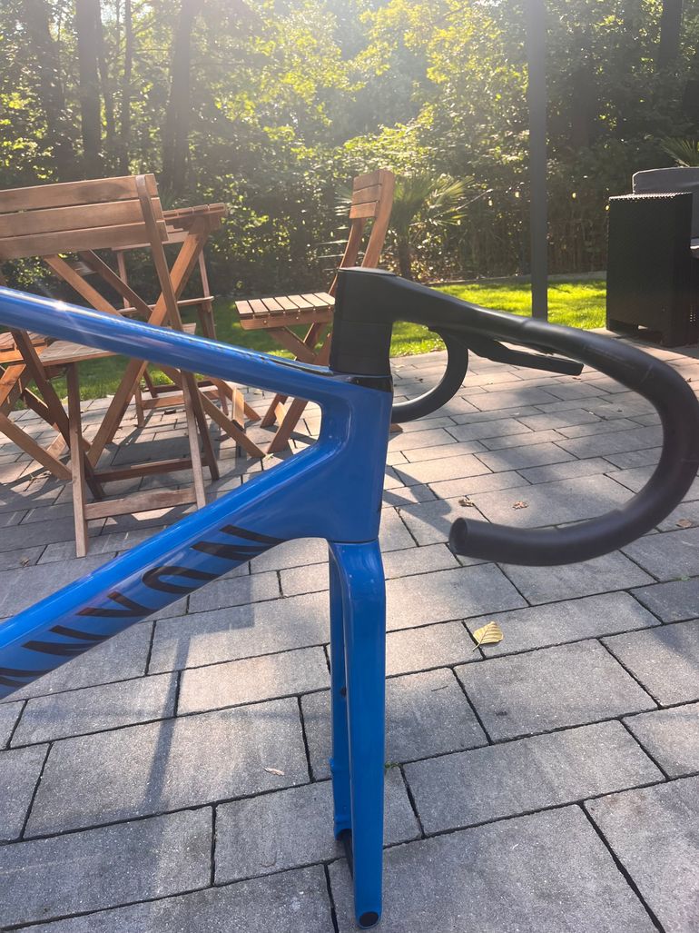 Canyon Ultimate CF SL 8 Disc eTap 2022 Frameset 2022 Road & Gravel usato, Blu — immagine 3 di 5