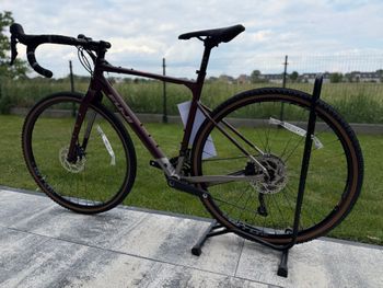 Fuji Jari 1.3 2025 2025 Road & Gravel usato, Rosso — immagine 9 di 21