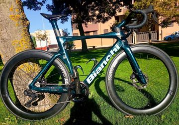 Käytetty BIANCHI OLTRE RC REPARTO CORSE EDICIÓN LIMITADA 140 TH CUADRO EXCLUSIVO Custom Shimano Ultegra Di2 2026 Road & Gravel