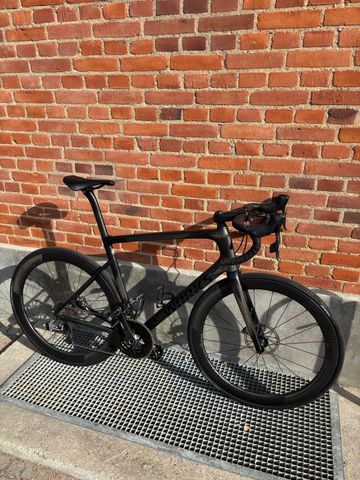 Used Specialized Tarmac SRAM Red eTap 2020 Road & Gravel, Black — image 2 of 7