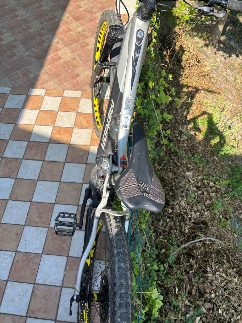 Merida eONE-SIXTY 575 2023 2023 Mountainbike usato, Grigio chiaro — immagine 8 di 10