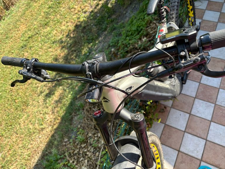 Merida eONE-SIXTY 575 2023 2023 Mountainbike usato, Grigio chiaro — immagine 5 di 10