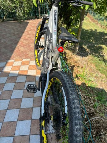 Merida eONE-SIXTY 575 2023 2023 Mountainbike usato, Grigio chiaro — immagine 3 di 10