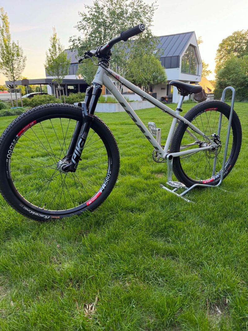 Used Pivot POINT Complete 2024 2024 MTB