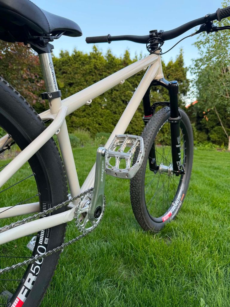Used Pivot POINT Complete 2024 2024 Mountainbike, Light Gray, 26 — image 4 of 6