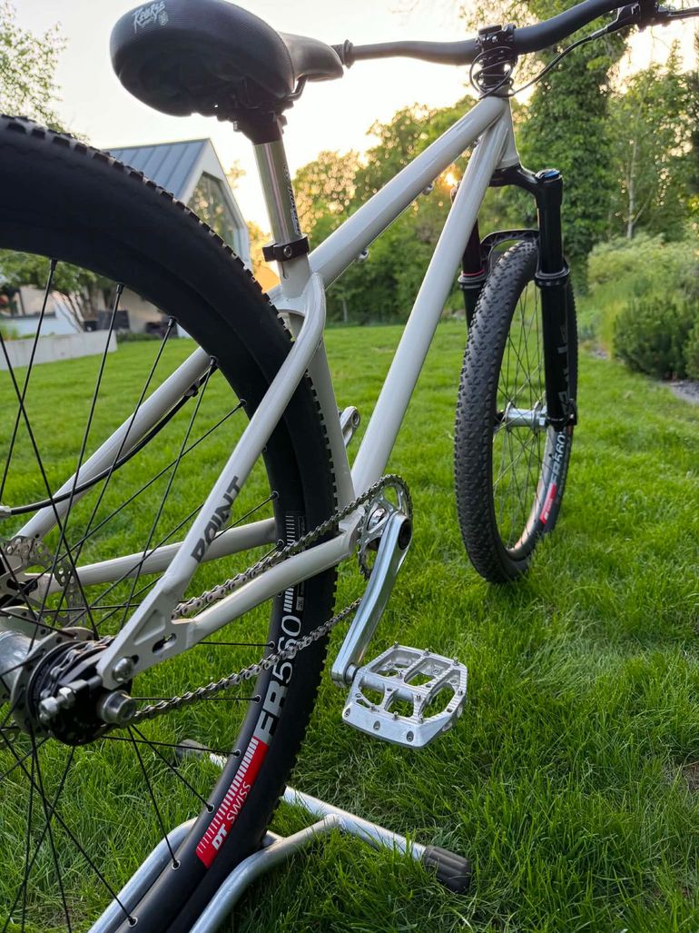 Used Pivot POINT Complete 2024 2024 Mountainbike, Light Gray, 26 — image 5 of 6