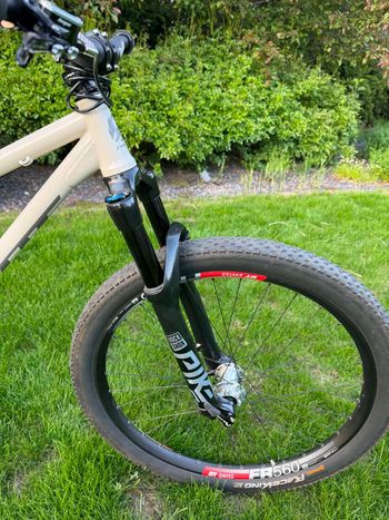 Used Pivot POINT Complete 2024 2024 Mountainbike, Light Gray, 26 — image 2 of 6