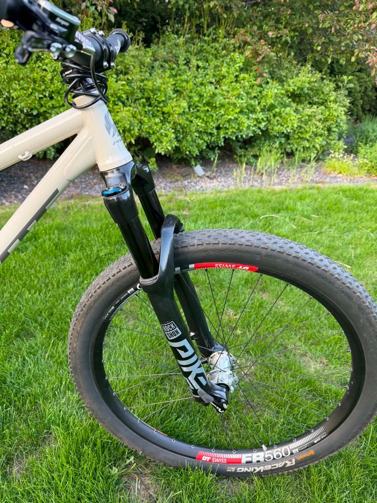 Used Pivot POINT Complete 2024 2024 Mountainbike, Light Gray, 26 — image 2 of 6