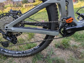 Ibis Cycles Custom Shimano Deore XT 2022 Mountainbike usato, Grigio chiaro — immagine 2 di 12