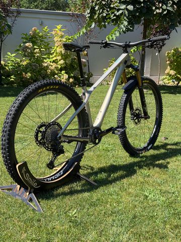 Used Yeti ARC Torq XT 2022 Mountainbike, Light Gray — image 2 of 13