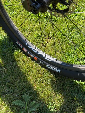 Used Yeti ARC Torq XT 2022 Mountainbike, Light Gray — image 11 of 13