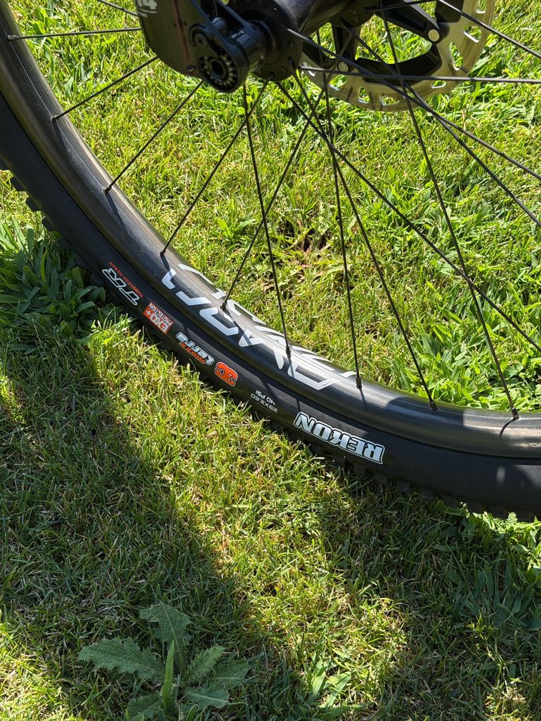 Used Yeti ARC Torq XT 2022 Mountainbike, Light Gray — image 11 of 13