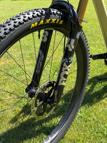 Used Yeti ARC Torq XT 2022 Mountainbike, Light Gray — image 13 of 13