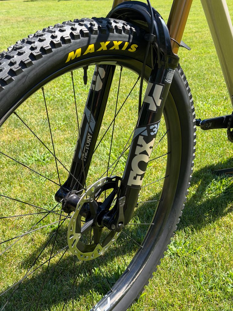 Used Yeti ARC Torq XT 2022 Mountainbike, Light Gray — image 13 of 13