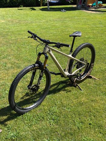Used Yeti ARC Torq XT 2022 Mountainbike, Light Gray — image 12 of 13