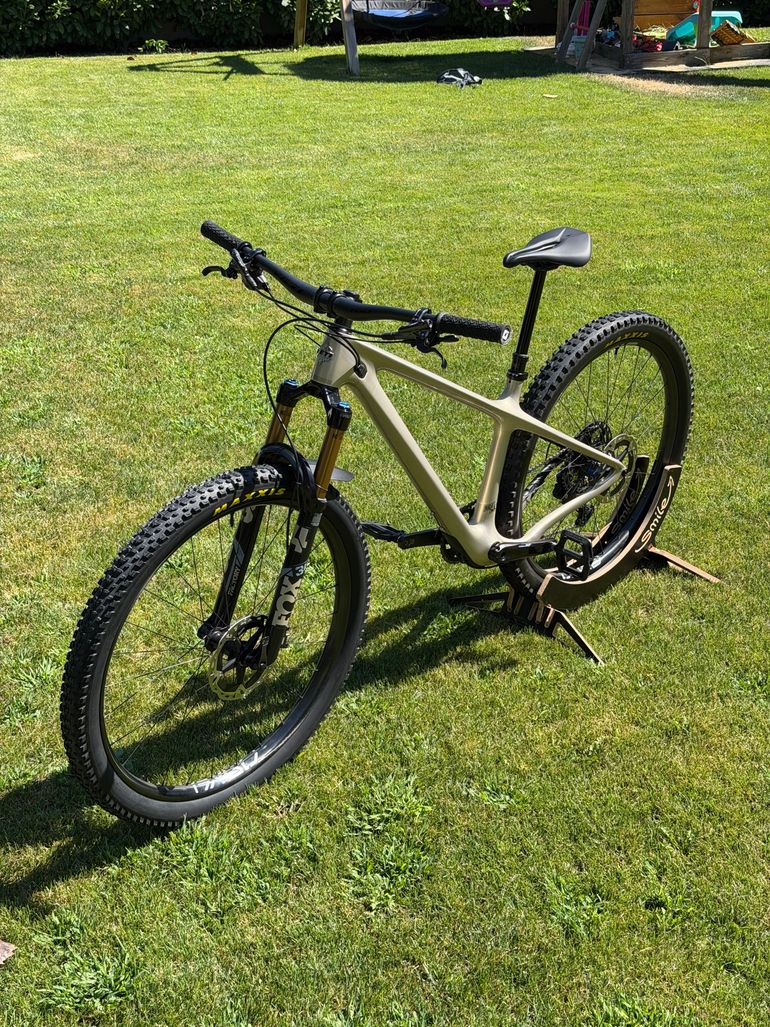 Used Yeti ARC Torq XT 2022 Mountainbike, Light Gray — image 12 of 13