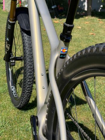 Used Yeti ARC Torq XT 2022 Mountainbike, Light Gray — image 3 of 13