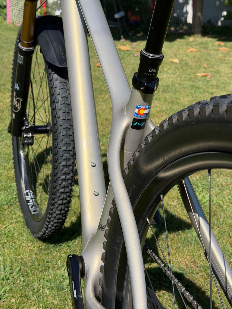 Used Yeti ARC Torq XT 2022 Mountainbike, Light Gray — image 3 of 13