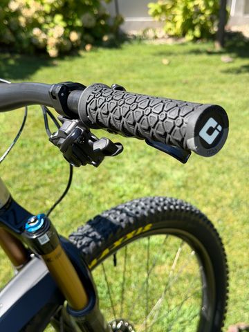 Used Yeti ARC Torq XT 2022 Mountainbike, Light Gray — image 10 of 13