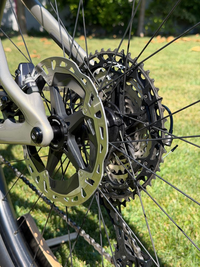Used Yeti ARC Torq XT 2022 Mountainbike, Light Gray — image 4 of 13