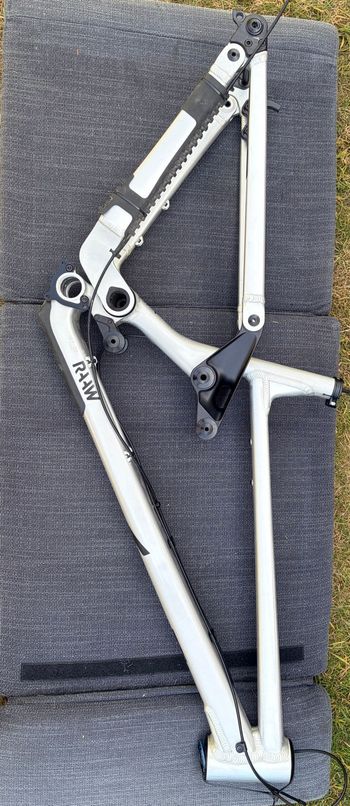 Used RAAW Madonna Frameset 2026 MTB