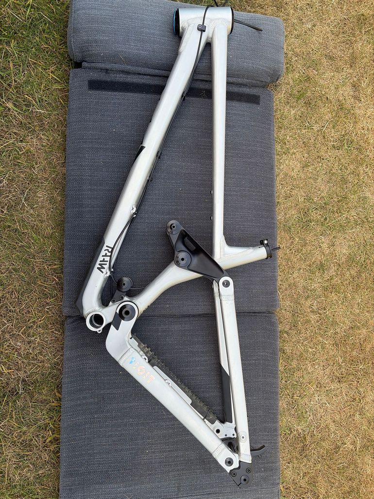 Used RAAW Madonna Frameset 2026 Mountainbike, Light Gray — image 2 of 3
