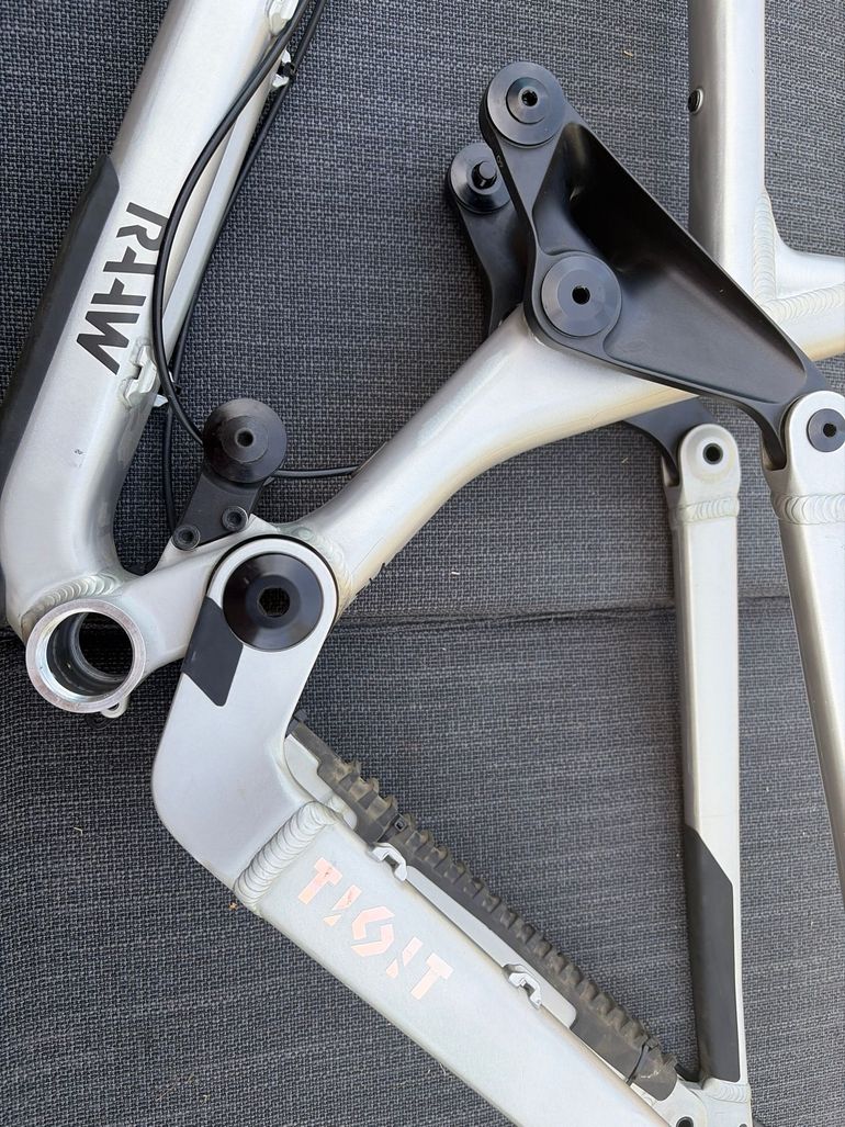 Used RAAW Madonna Frameset 2026 Mountainbike, Light Gray — image 3 of 3