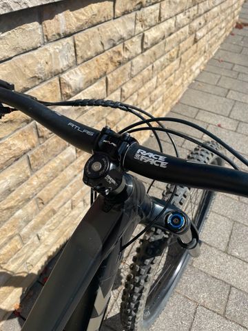 Trek Slash SRAM GX Eagle 2022 Mountainbike usato, Nero — immagine 12 di 15