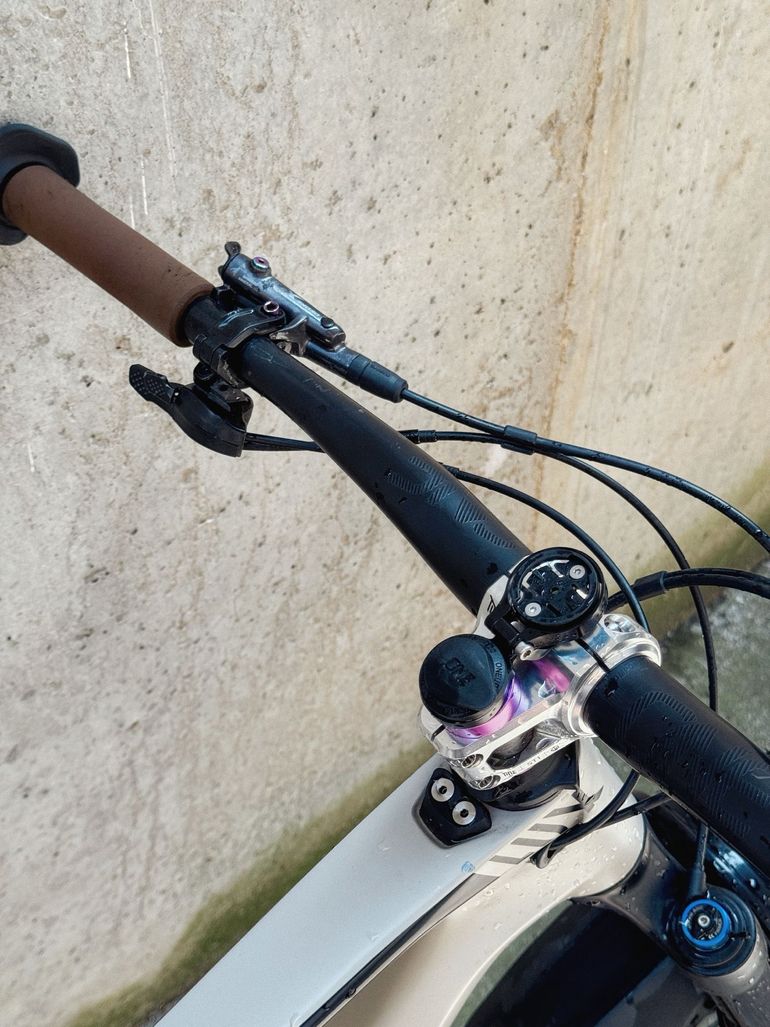 Used Canyon LUX Shimano Deore XT 2021 Mountainbike, Light Gray — image 3 of 8