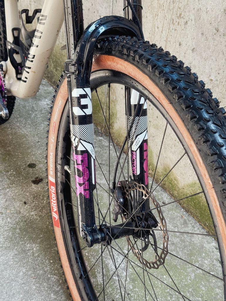 Used Canyon LUX Shimano Deore XT 2021 Mountainbike, Light Gray — image 2 of 8
