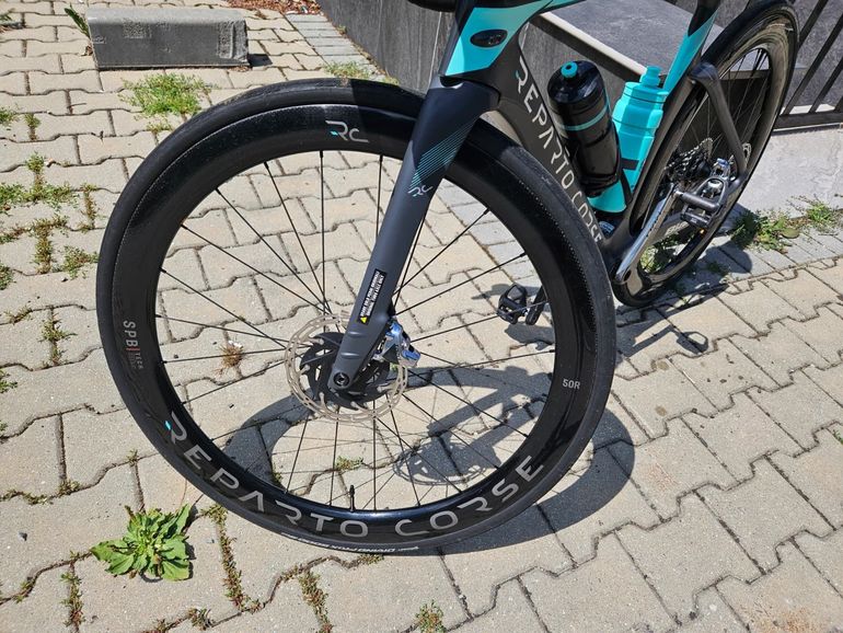 Used Bianchi Oltre RC (2024) – SRAM Red AXS OLTRE RC 2024 Road & Gravel, Light Gray — image 6 of 9