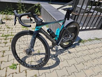 Used Bianchi Oltre RC (2024) – SRAM Red AXS OLTRE RC 2024 Road & Gravel, Light Gray — image 4 of 9