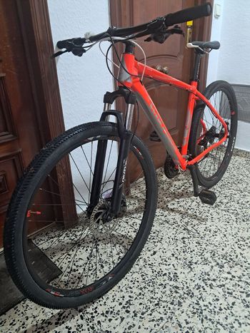 Wolfbike Custom Shimano Tourney 2023 Mountainbike d'occasion — image 2 sur 10