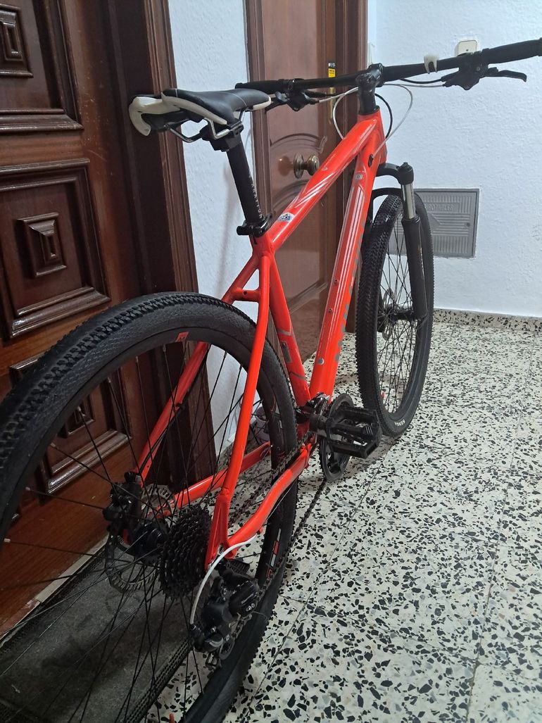 Wolfbike Custom Shimano Tourney 2023 Mountainbike d'occasion — image 9 sur 10