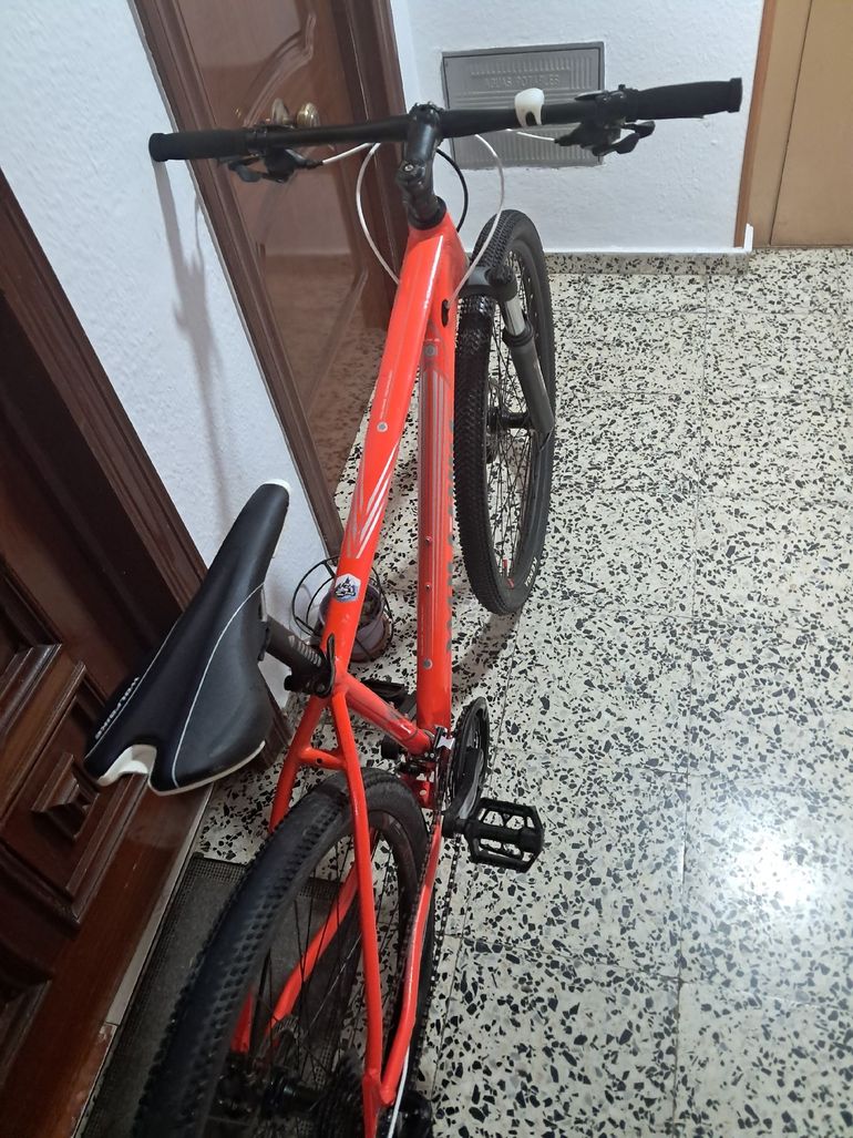 Wolfbike Custom Shimano Tourney 2023 Mountainbike d'occasion — image 10 sur 10