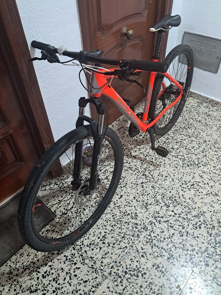 Wolfbike Custom Shimano Tourney 2023 Mountainbike d'occasion — image 3 sur 10