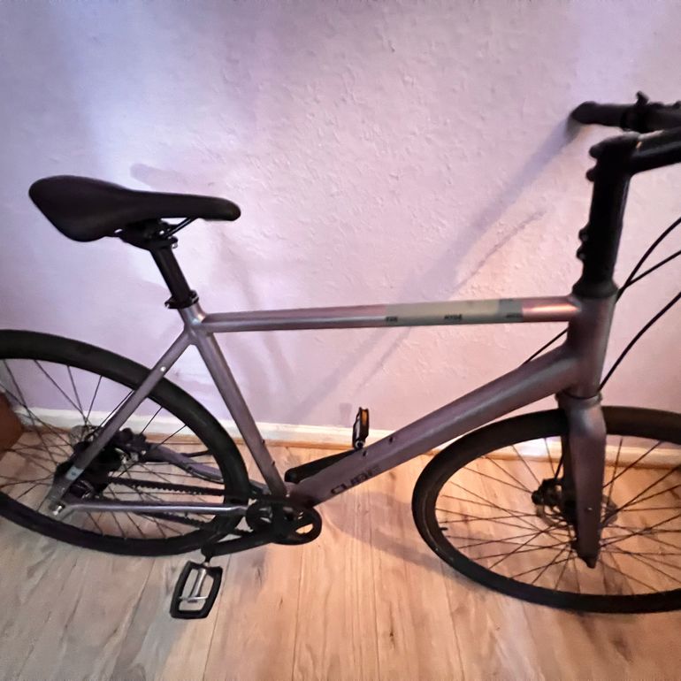 Brugt CUBE Hyde Race Galactic N Black 2023 Urban — billede 2 af 9