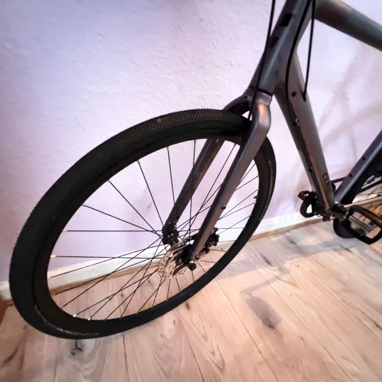 Brugt CUBE Hyde Race Galactic N Black 2023 Urban — billede 9 af 9