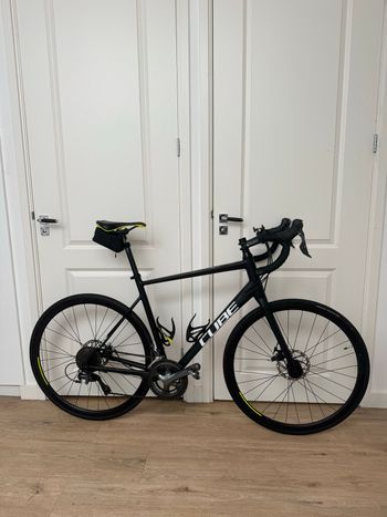 Tweedehands CUBE ATTAIN RACE 2022 2022 Road & Gravel