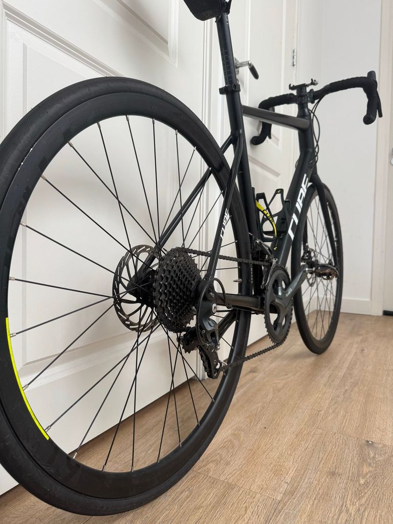 Tweedehands CUBE ATTAIN RACE 2022 2022 Road & Gravel — afbeelding 4 van 5